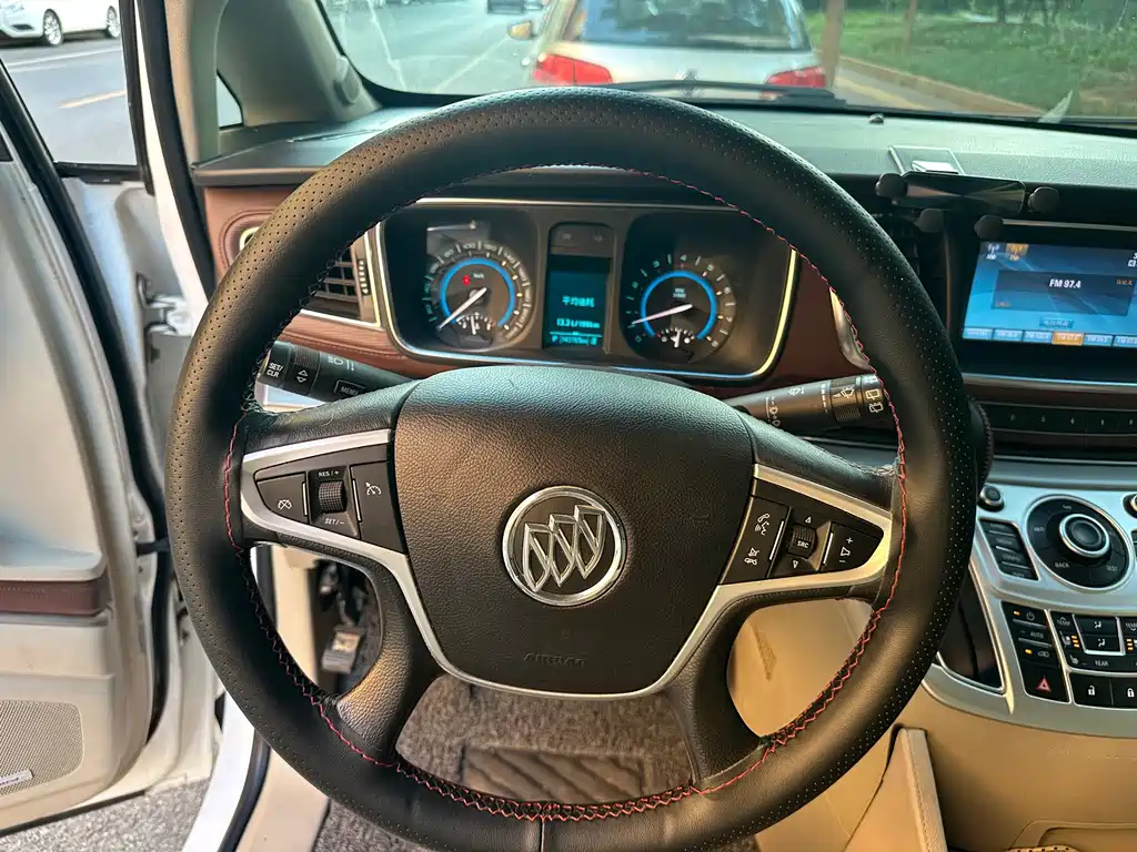 Buick GL8 2014 3.0L XT Luxury Flagship