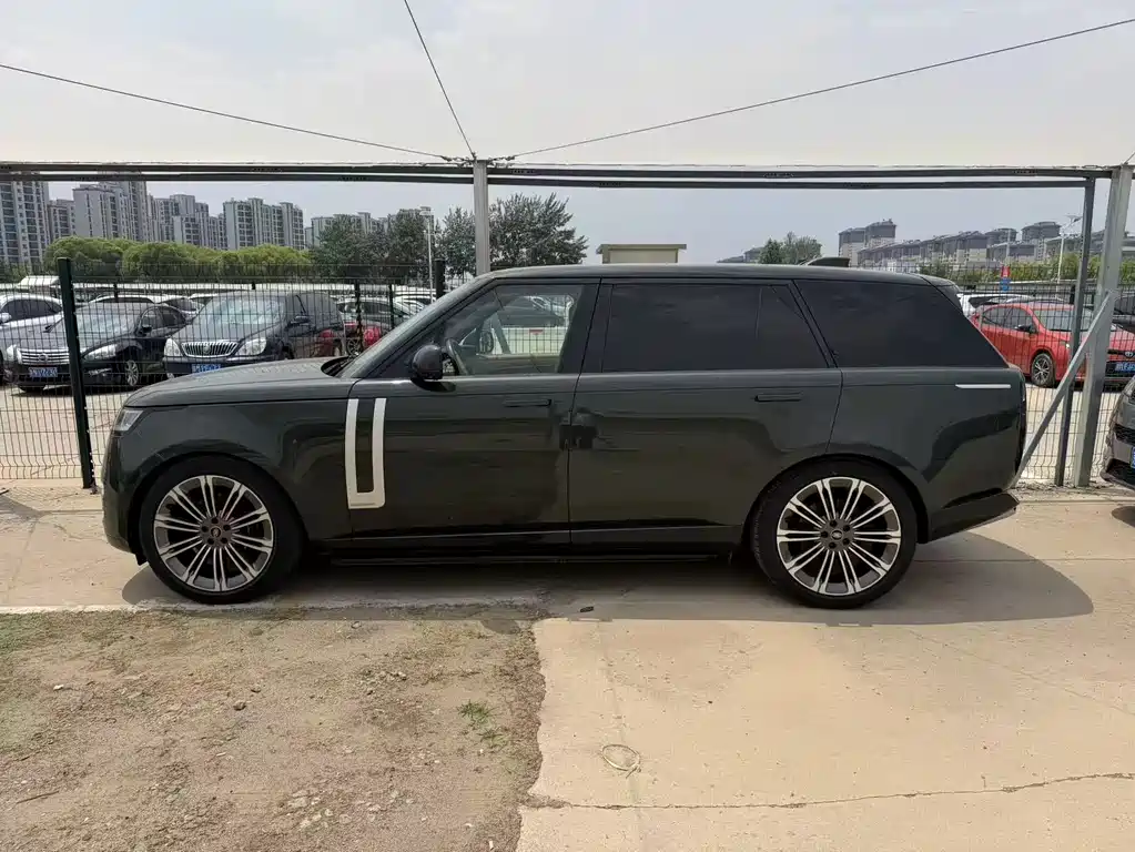Land Rover Range Rover 2023 3.0 L6 400PS Long Wheelbase