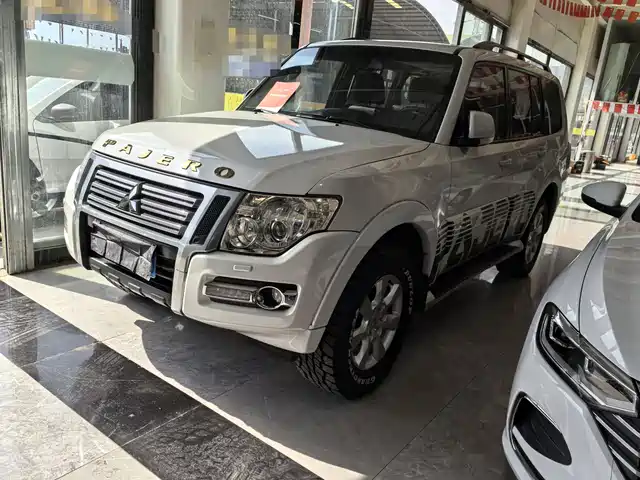 mitsubishi pajero
