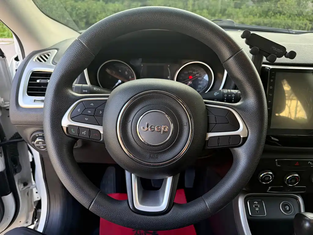 Jeep Compass — миниатюра 11