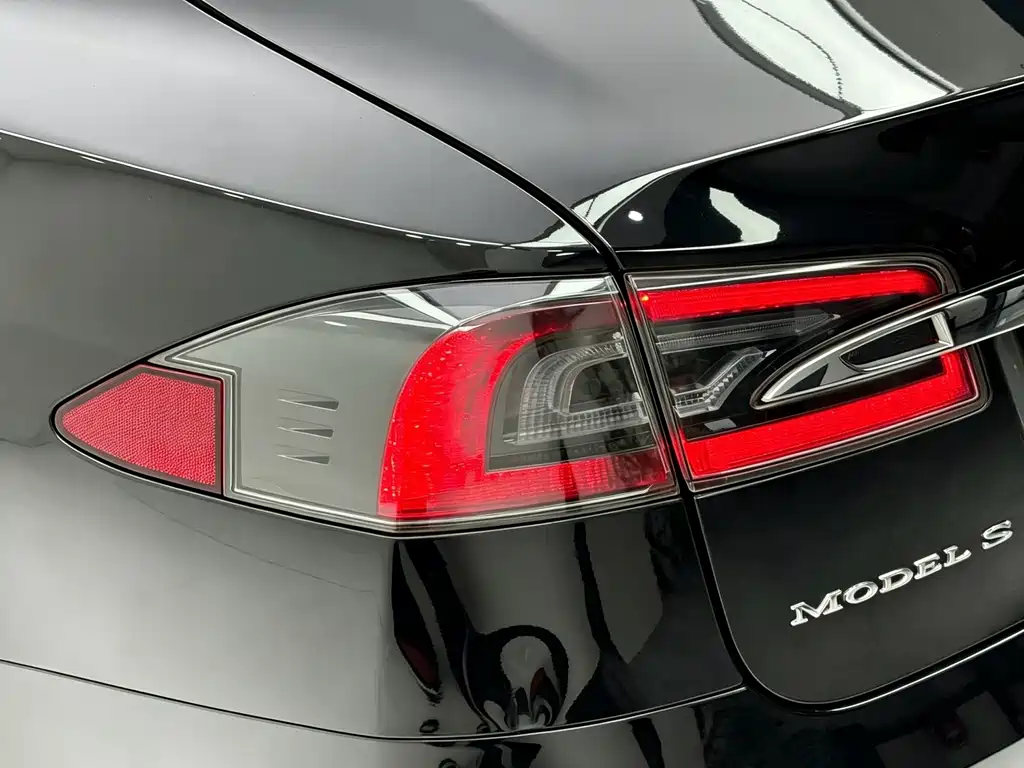 Tesla Model S — миниатюра 32