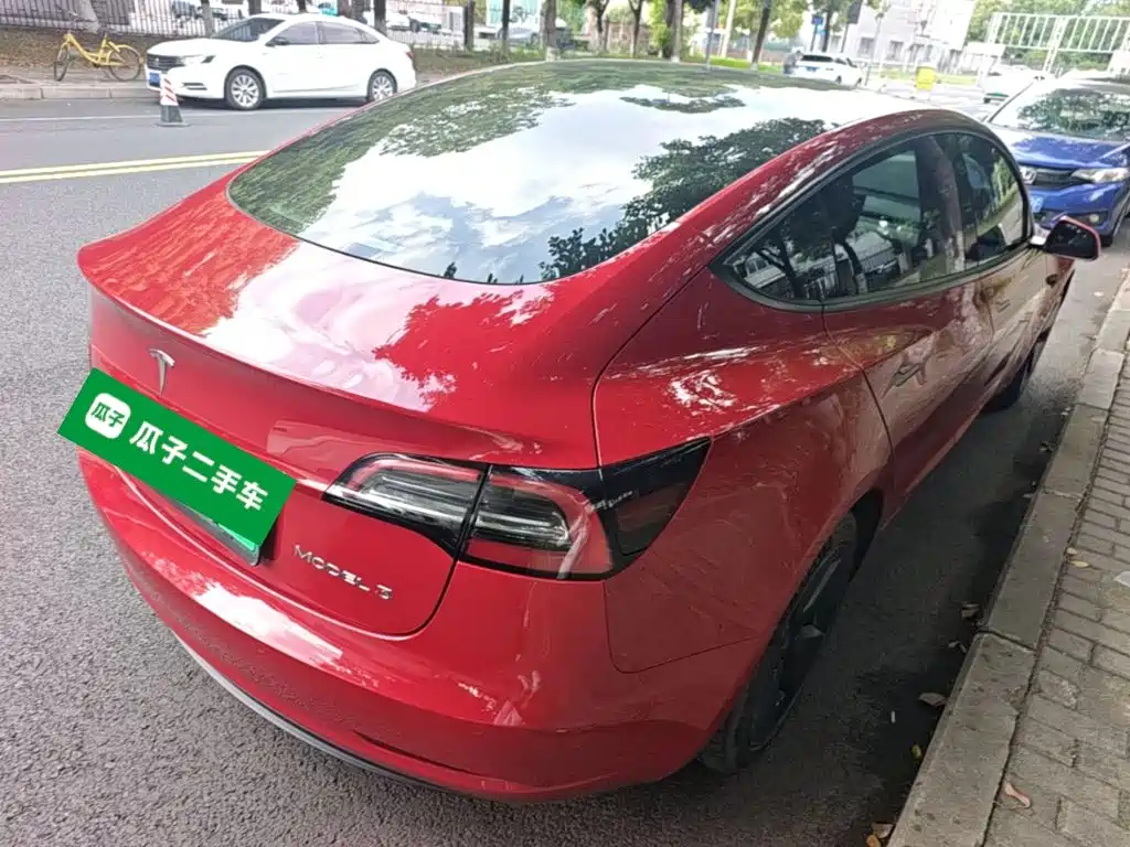 Tesla Model 3 — миниатюра 7