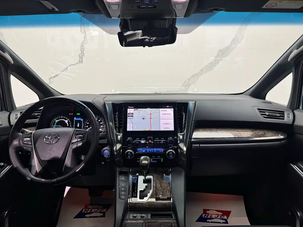 Toyota Alphard — миниатюра 9