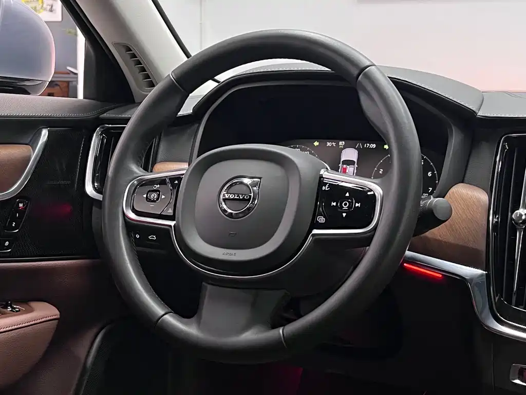 Volvo S90 — миниатюра 19