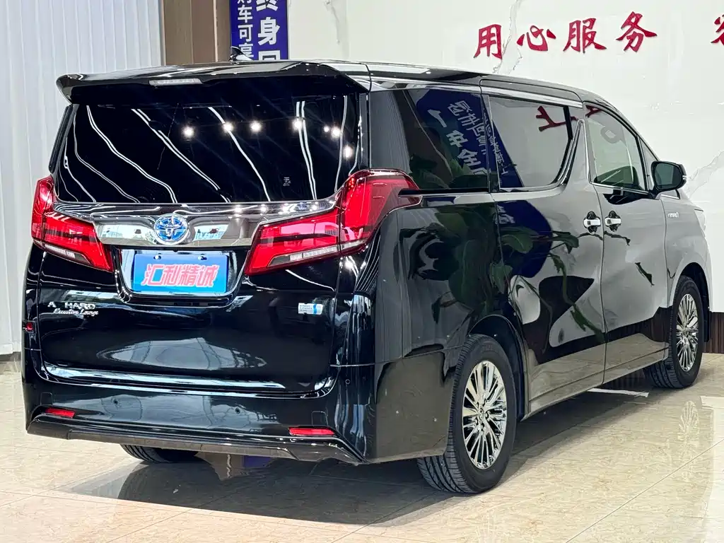 Toyota Alphard — миниатюра 6