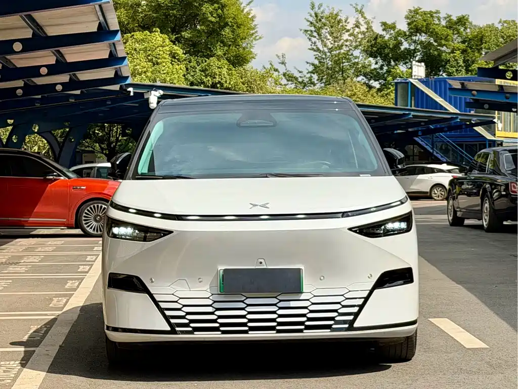 XPeng X9 — миниатюра 2