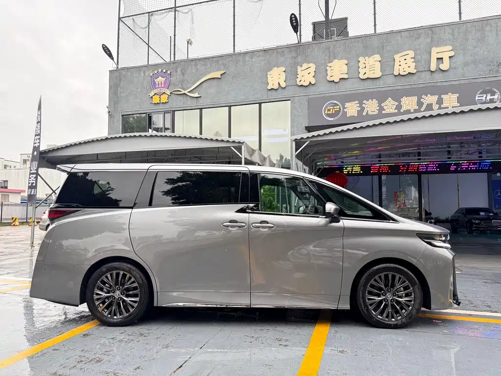 Toyota Vellfire 2025 2.4T AT