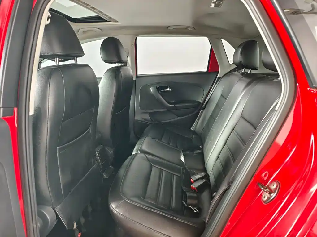 Volkswagen Polo 2013 1.4L AT Luxury