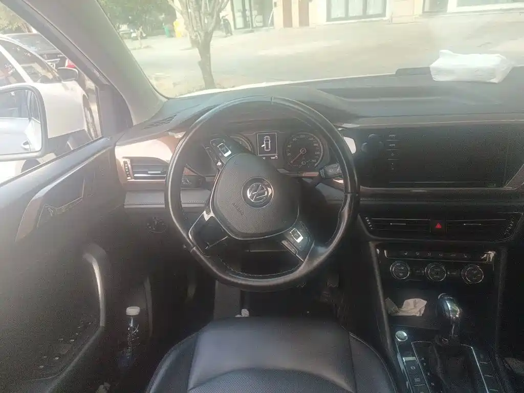 Volkswagen Tharu — миниатюра 3