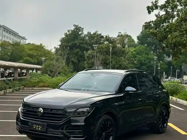 VOLKSWAGEN TOUAREG