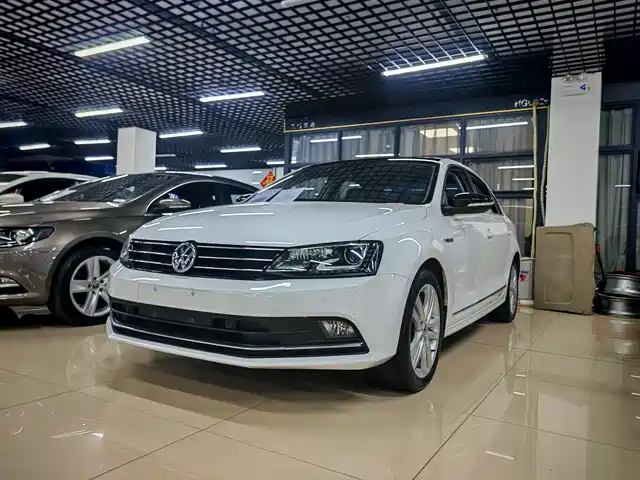 VOLKSWAGEN SAGITAR 2017