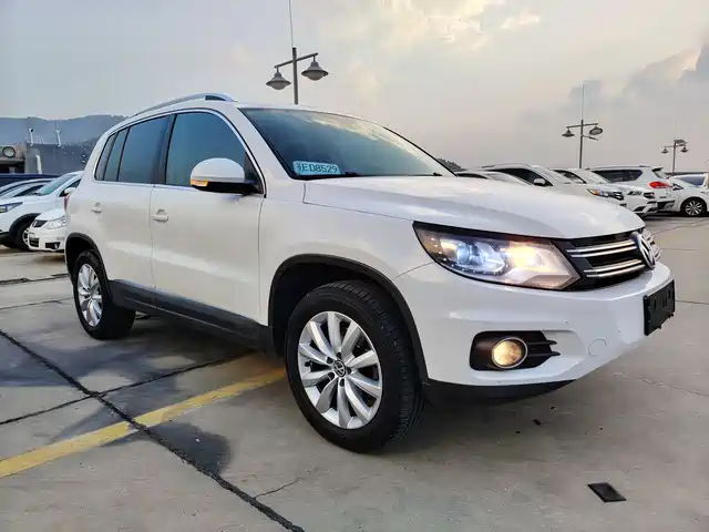 VOLKSWAGEN TIGUAN 2016