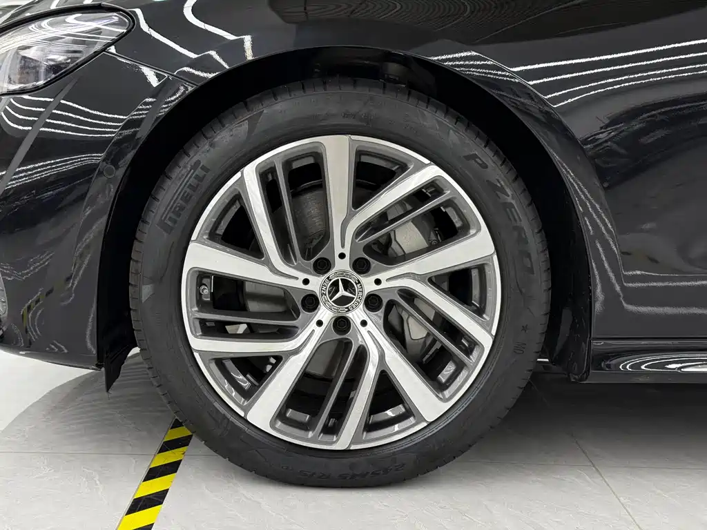 Mercedes-Benz E-Class — миниатюра 17