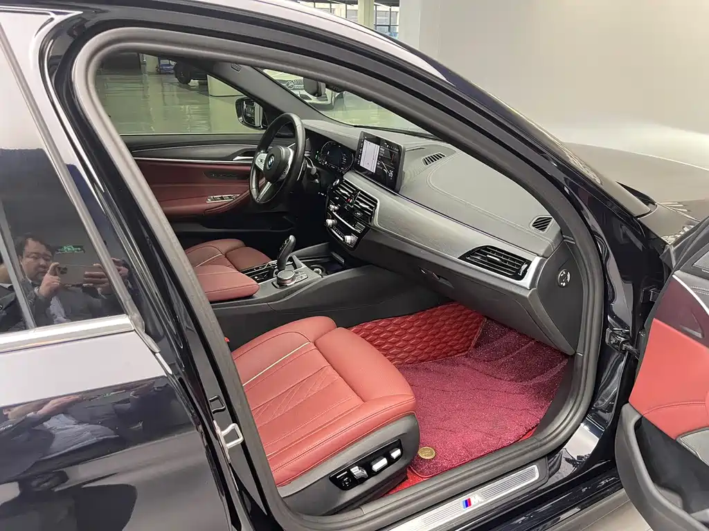 BMW 5 Series — миниатюра 27