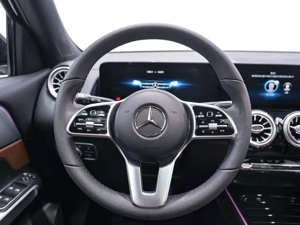 Mercedes-Benz GLB — миниатюра 17