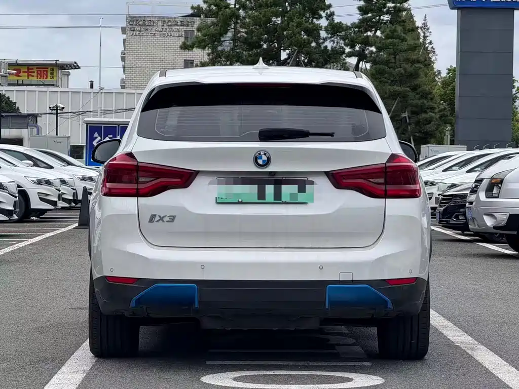 BMW iX3 — миниатюра 9