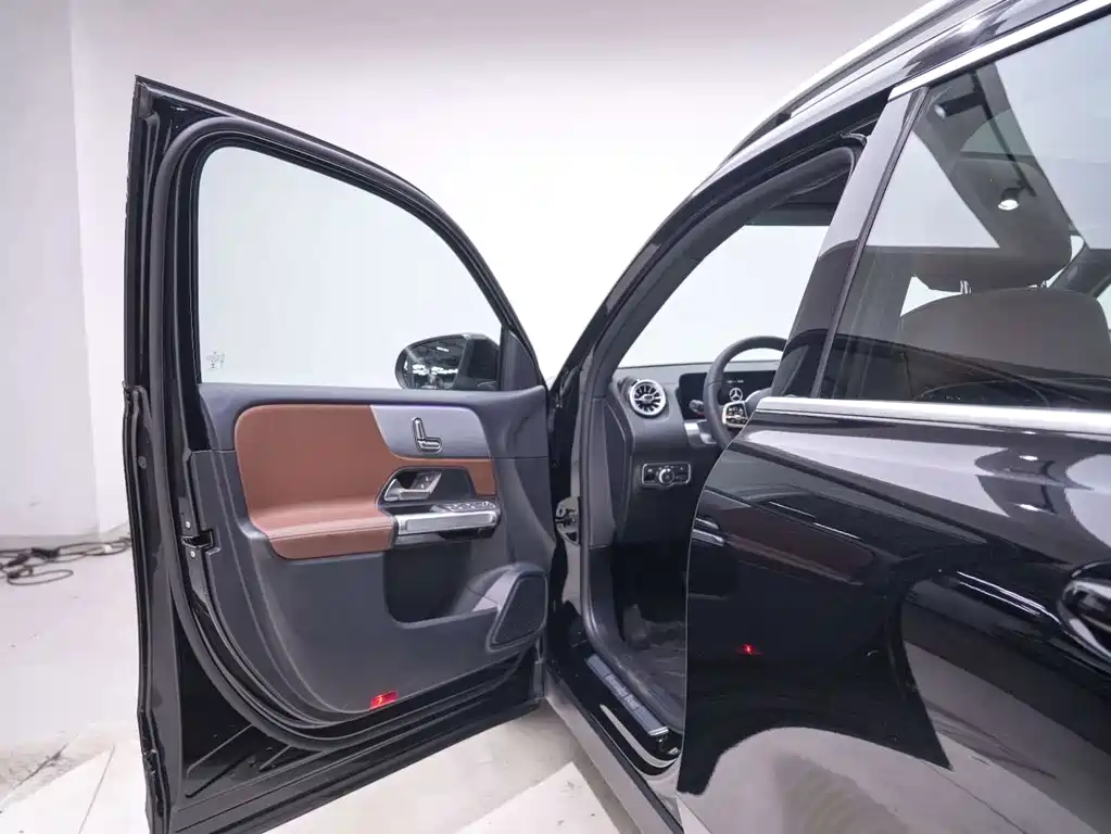 Mercedes-Benz GLB — миниатюра 15