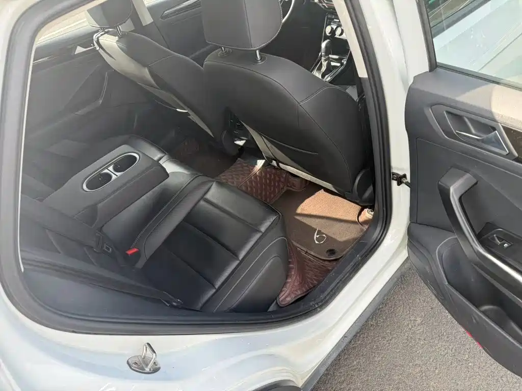 Volkswagen T-Roc — миниатюра 11