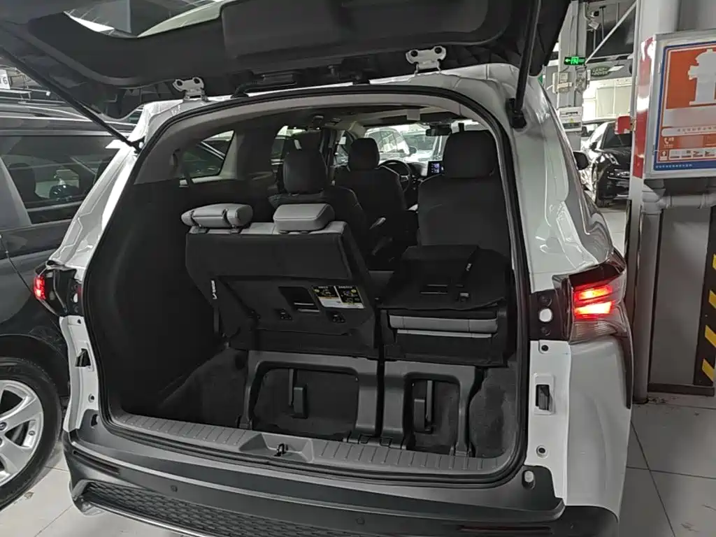 Toyota Granvia — миниатюра 19