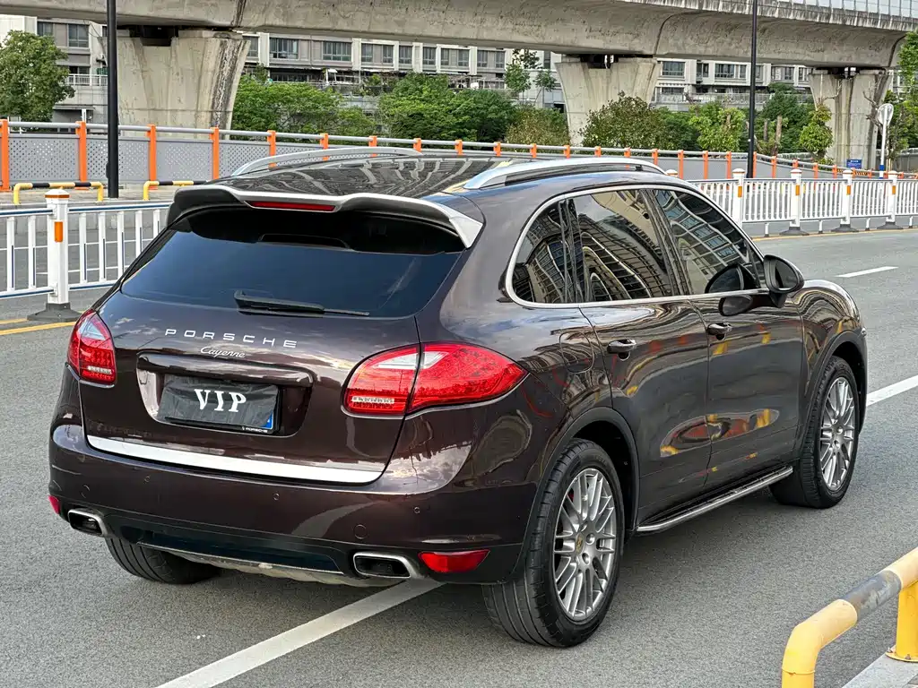 Porsche Cayenne — миниатюра 14