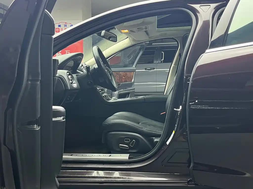 Jaguar XJ — миниатюра 15
