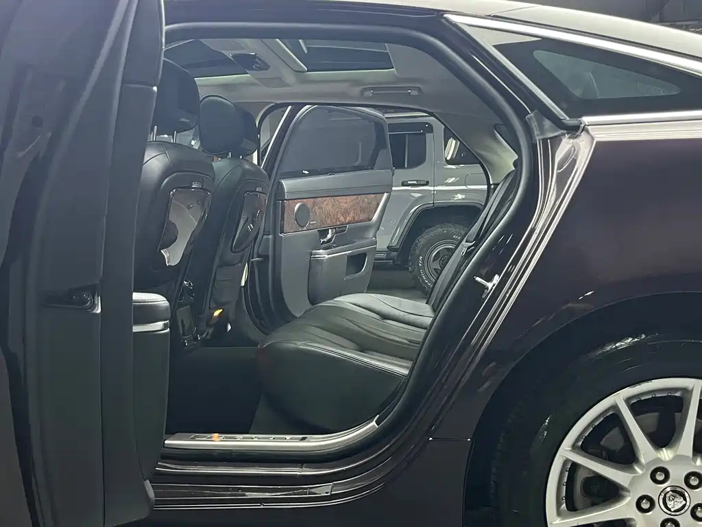 Jaguar XJ — миниатюра 19