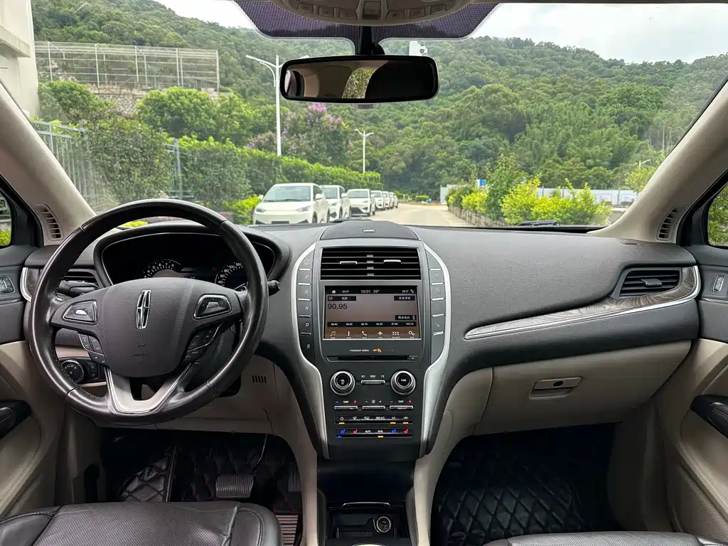 Lincoln MKC — миниатюра 11