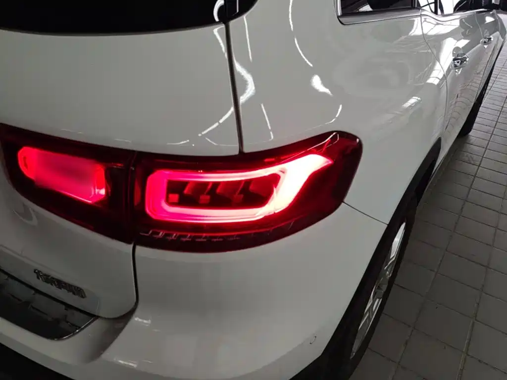 Mercedes-Benz GLB — миниатюра 8