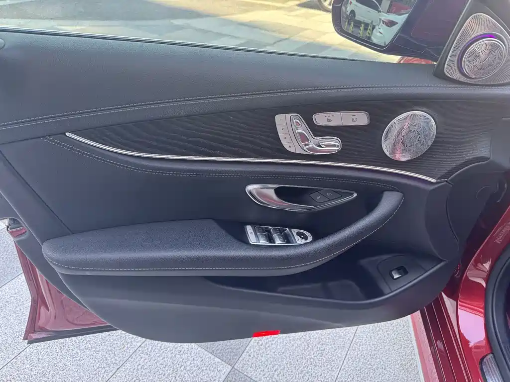 Mercedes-Benz E-Class — миниатюра 10