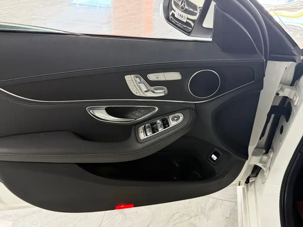 Mercedes-Benz C-Class — миниатюра 4