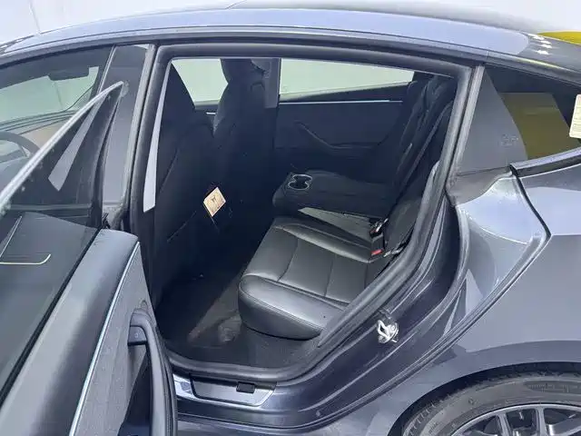 Tesla Model 3 — миниатюра 13