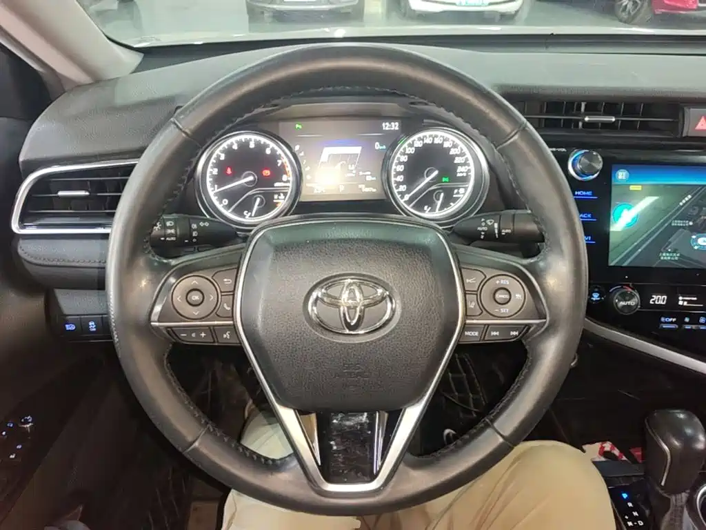 Toyota Camry — миниатюра 11