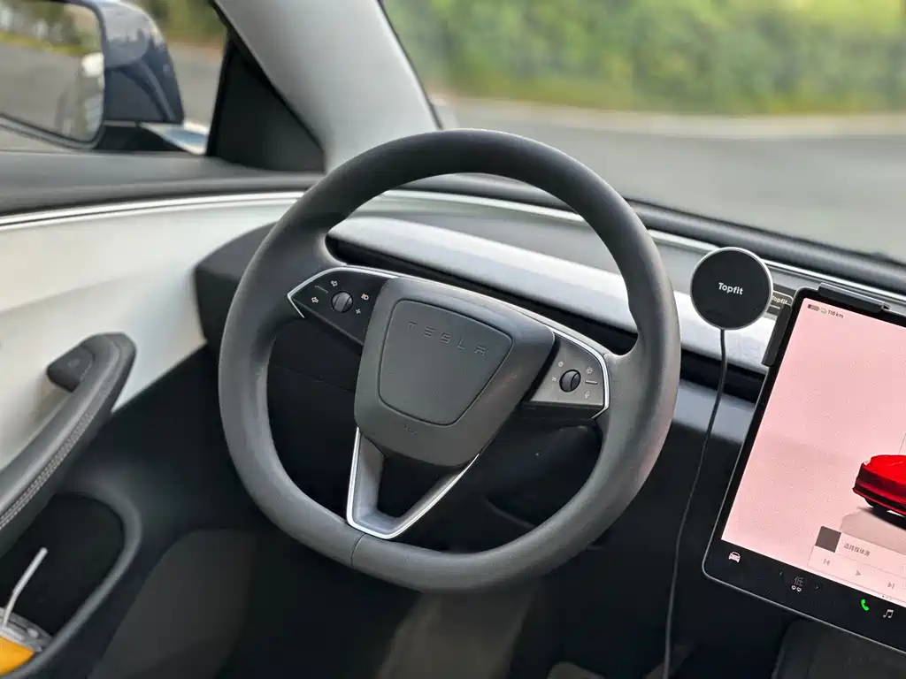 Tesla Model 3 — миниатюра 12