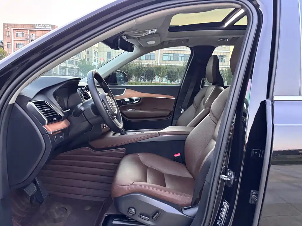 Volvo XC90 — миниатюра 9