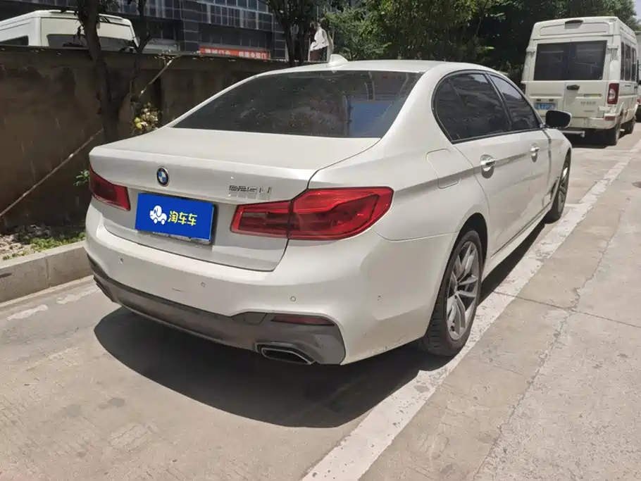 BMW 5 Series — миниатюра 3