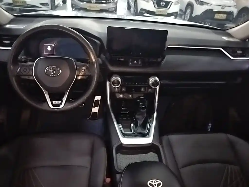 Toyota RAV4 — миниатюра 10
