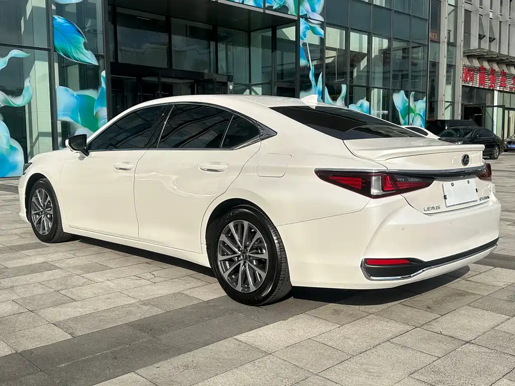 Lexus ES — миниатюра 6