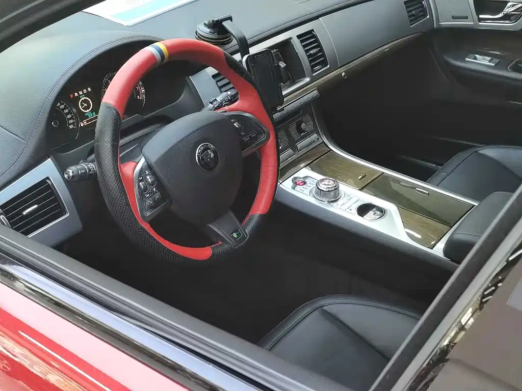 Jaguar XF — миниатюра 13