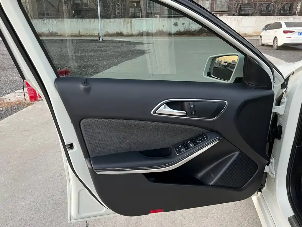 Mercedes-Benz A-Class (Import) — миниатюра 16