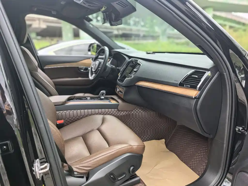 Volvo XC90 2021 B6 Luxury 7 мест
