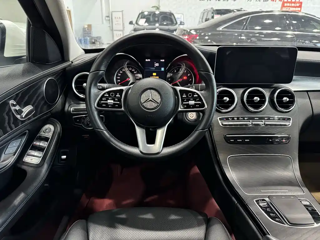 Mercedes-Benz C-Class — миниатюра 12