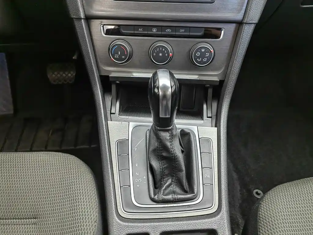 Volkswagen Golf — миниатюра 13