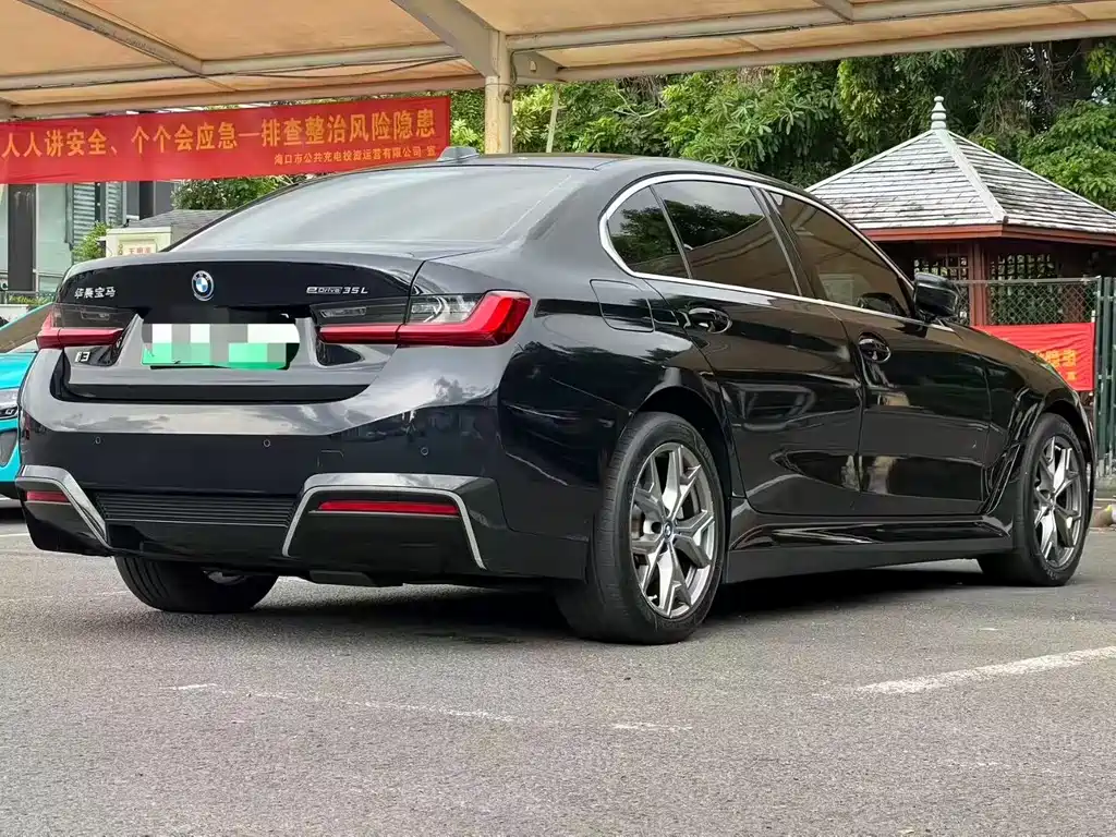 BMW i3 2022 eDrive 35 L