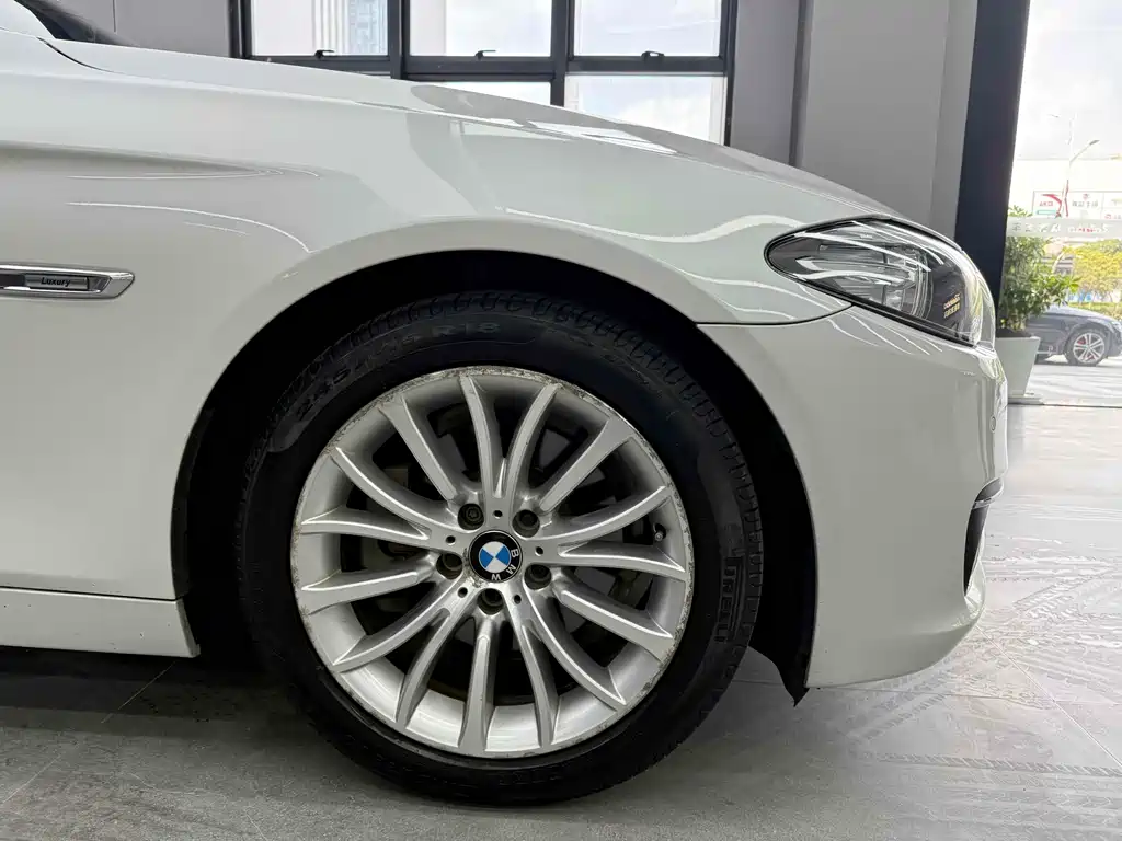 BMW 5 SERIES