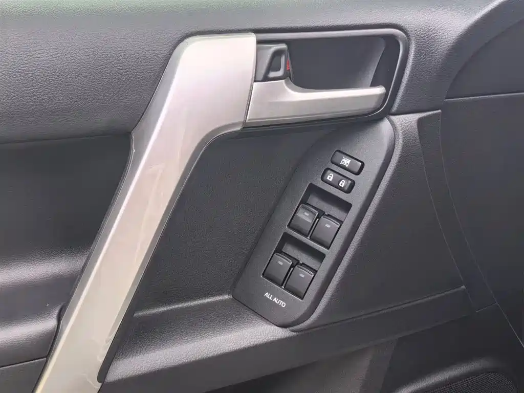 Toyota Land Cruiser Prado 2023 4.0L AT