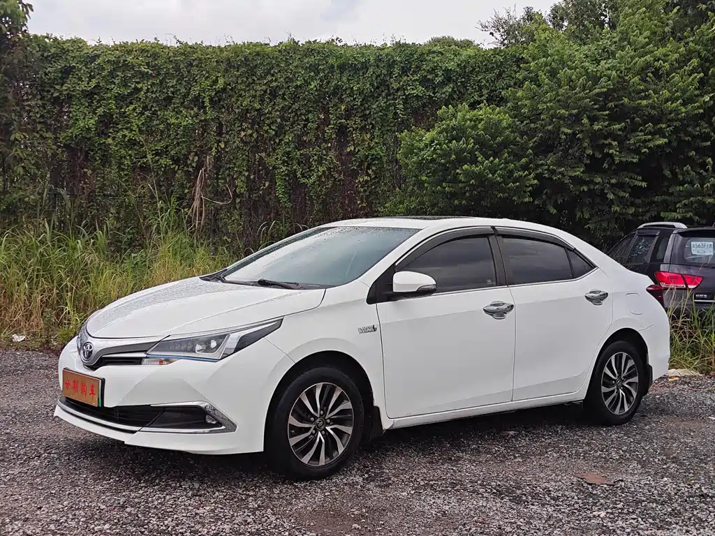 Toyota Corolla Hybrid — миниатюра 2
