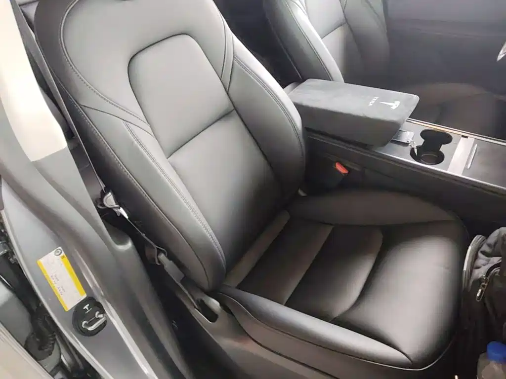 Tesla Model Y — миниатюра 25