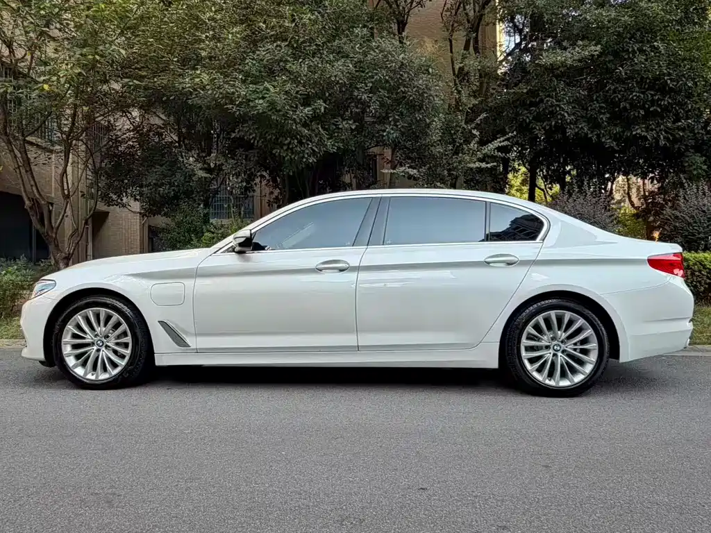 BMW 5 Series New Energy — миниатюра 3