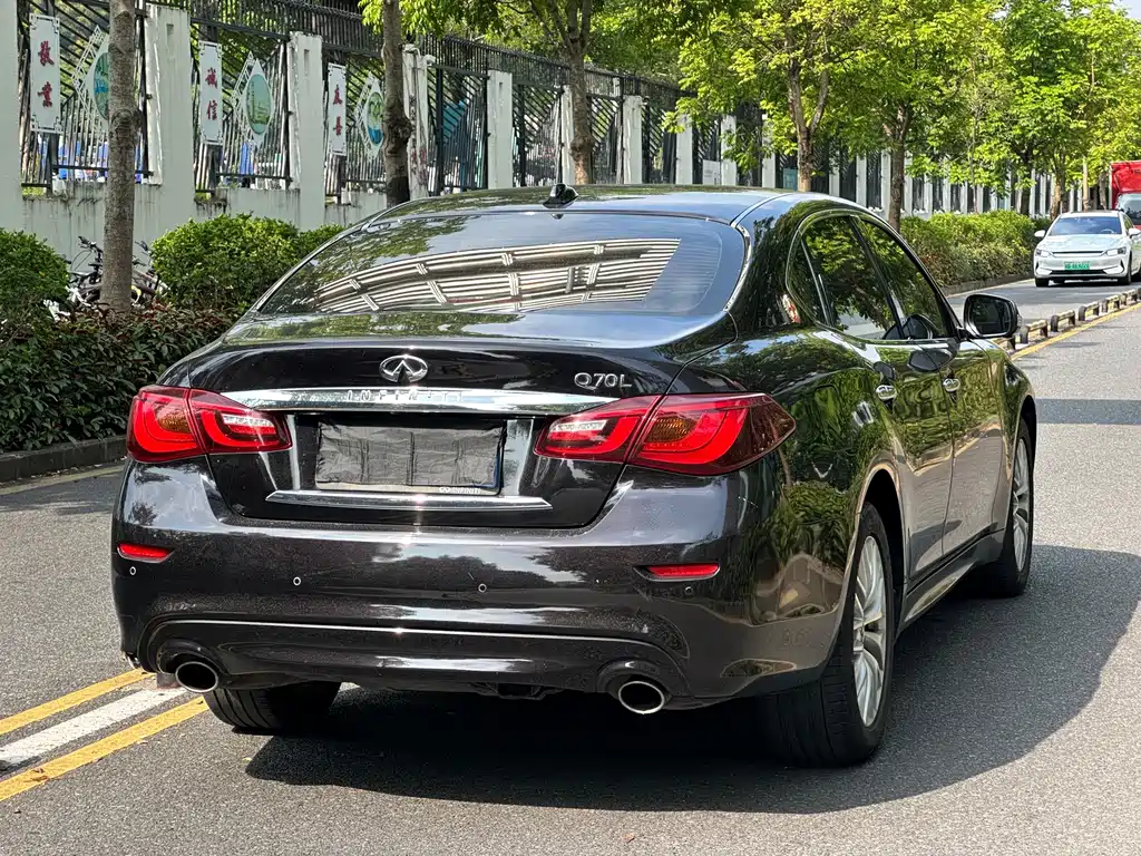 Infiniti Q70 — миниатюра 10