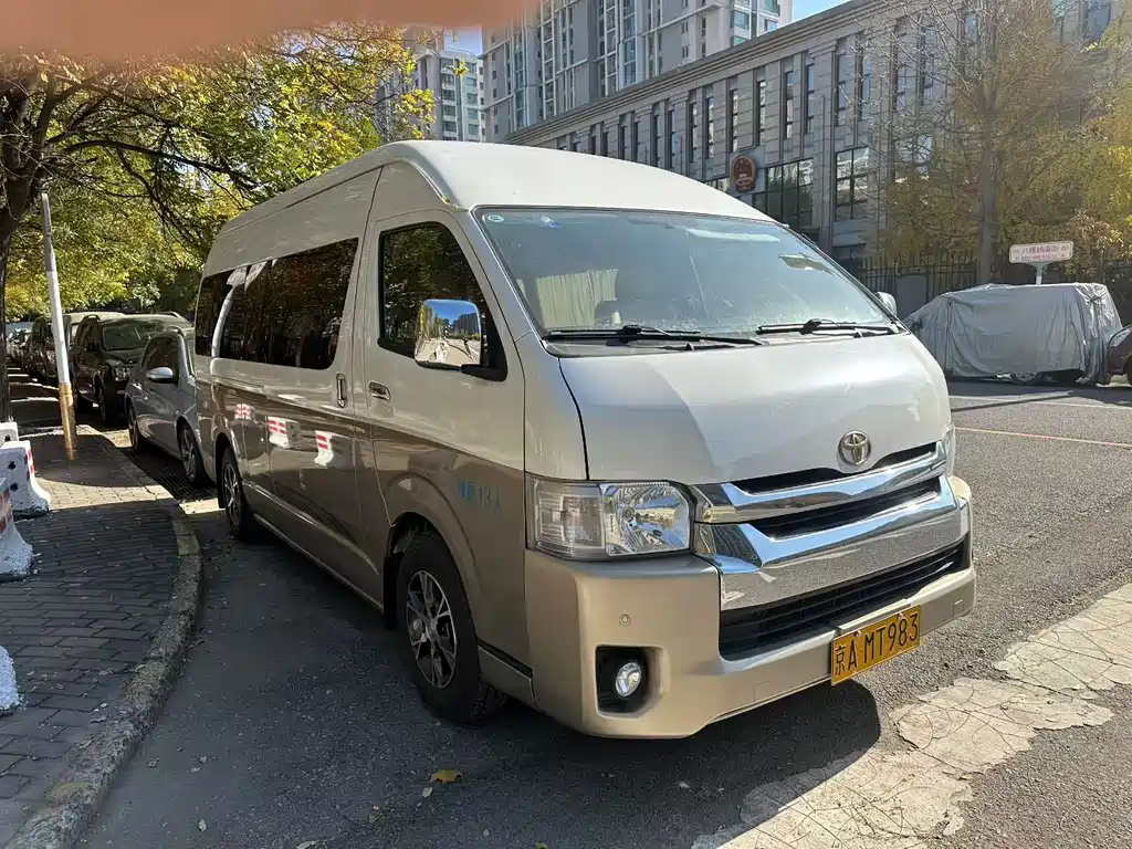 TOYOTA HIACE